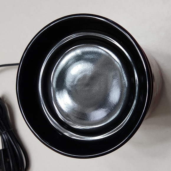 Scentsy Merry Berry full-size warmer, new with box - Picture 3 of 7